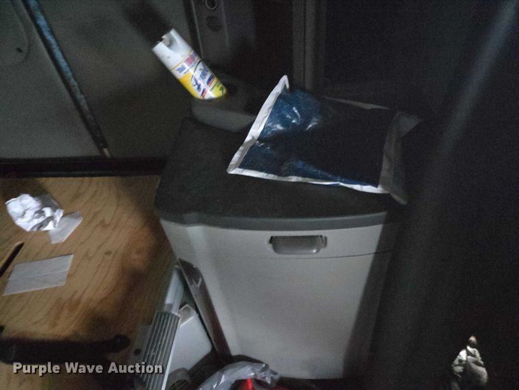 image for item DU2542 2015 Peterbilt 579 semi truck