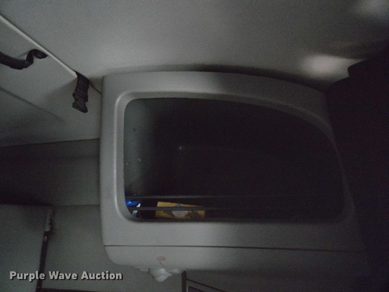 image for item DU2542 2015 Peterbilt 579 semi truck