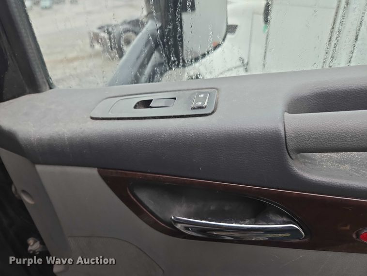 image for item DU2542 2015 Peterbilt 579 semi truck