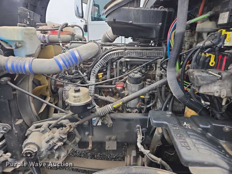 image for item DU2542 2015 Peterbilt 579 semi truck