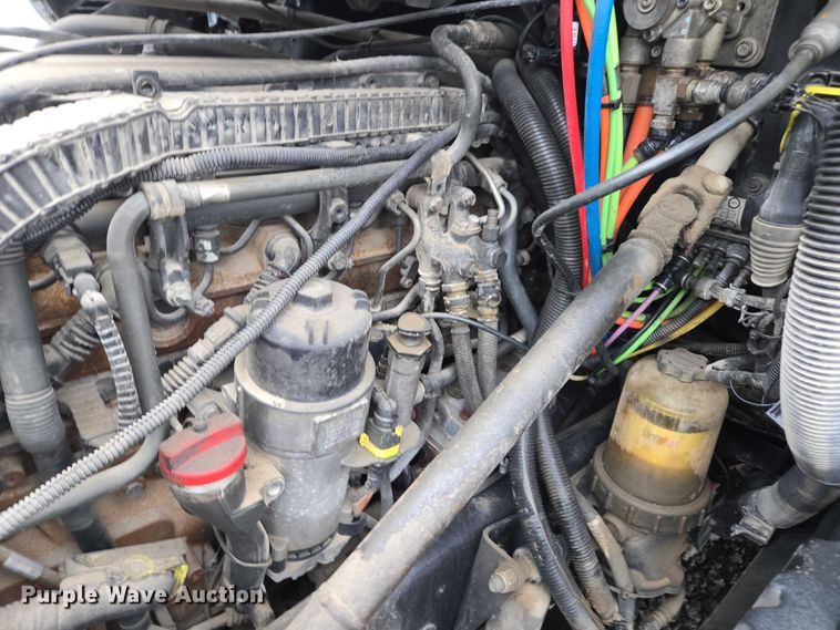 image for item DU2542 2015 Peterbilt 579 semi truck