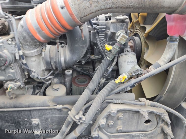 image for item DU2542 2015 Peterbilt 579 semi truck