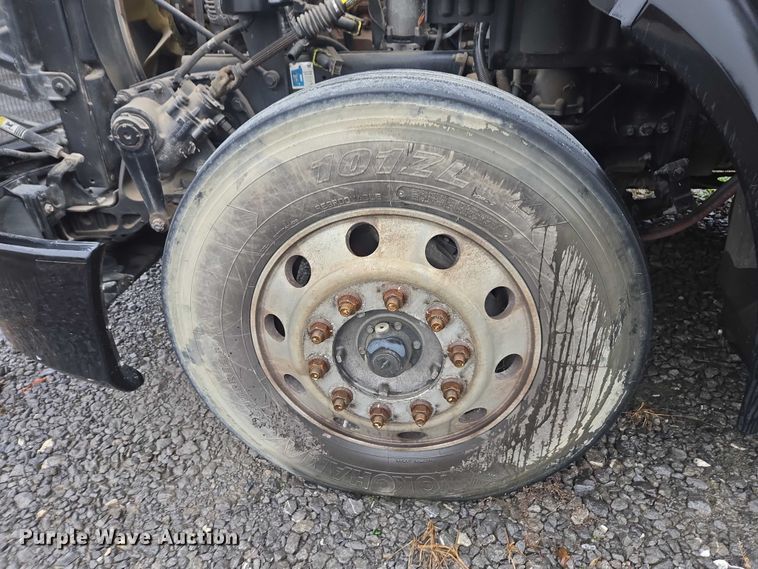 image for item DU2542 2015 Peterbilt 579 semi truck