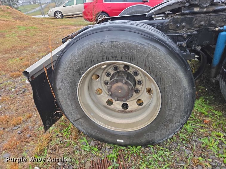 image for item DU2542 2015 Peterbilt 579 semi truck