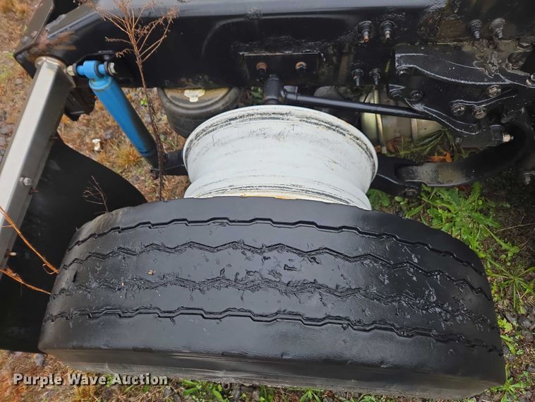 image for item DU2542 2015 Peterbilt 579 semi truck