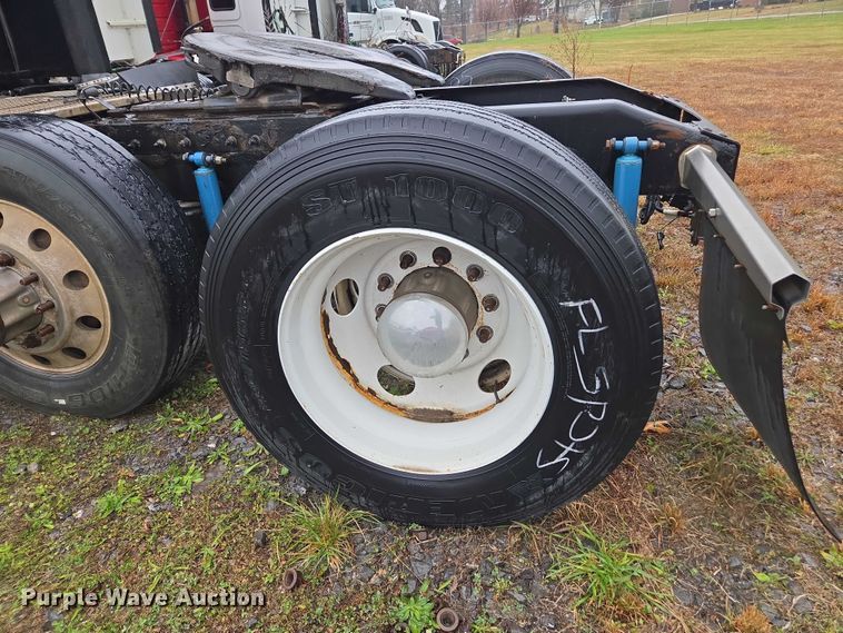 image for item DU2542 2015 Peterbilt 579 semi truck