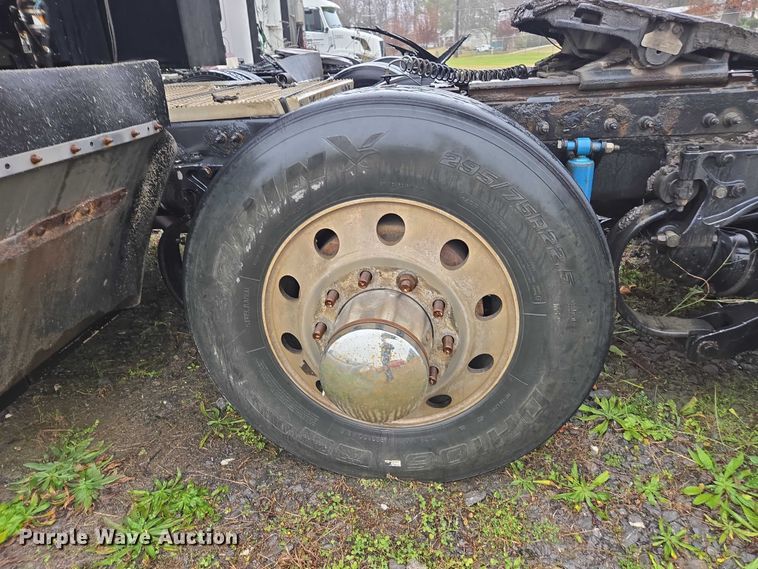 image for item DU2542 2015 Peterbilt 579 semi truck