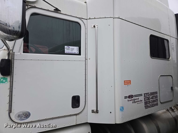 image for item DU2543 2013 Peterbilt 386 semi truck