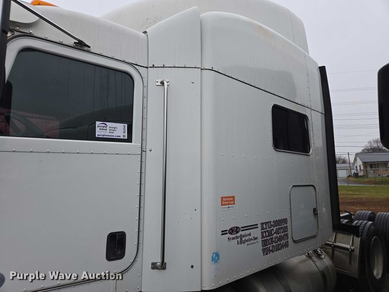 image for item DU2543 2013 Peterbilt 386 semi truck