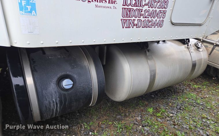 image for item DU2543 2013 Peterbilt 386 semi truck