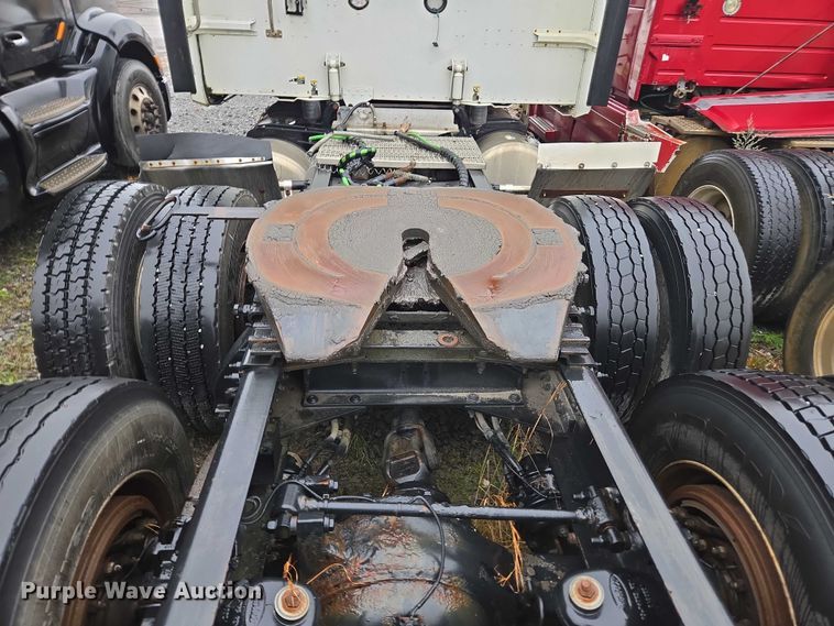 image for item DU2543 2013 Peterbilt 386 semi truck