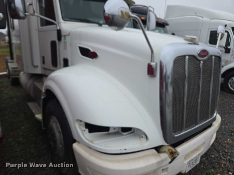 image for item DU2543 2013 Peterbilt 386 semi truck
