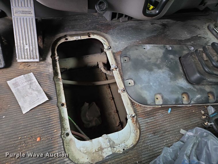 image for item DU2543 2013 Peterbilt 386 semi truck