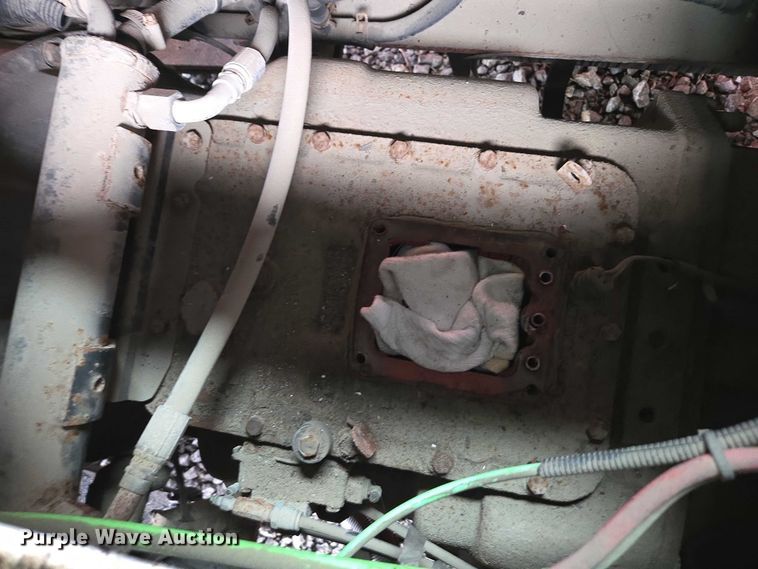 image for item DU2543 2013 Peterbilt 386 semi truck