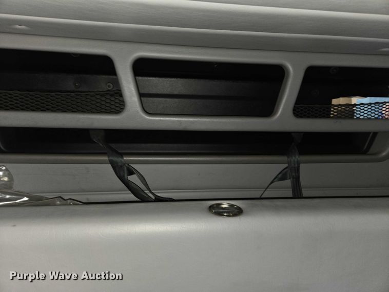 image for item DU2543 2013 Peterbilt 386 semi truck