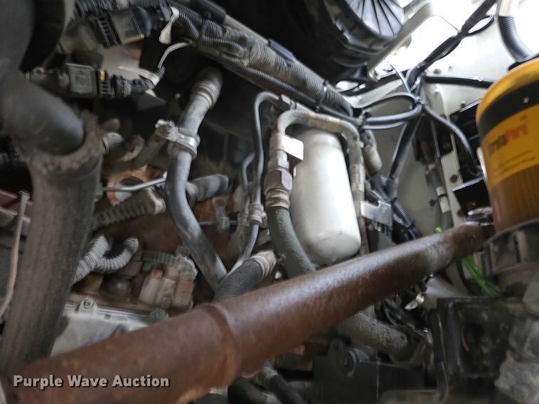 image for item DU2543 2013 Peterbilt 386 semi truck