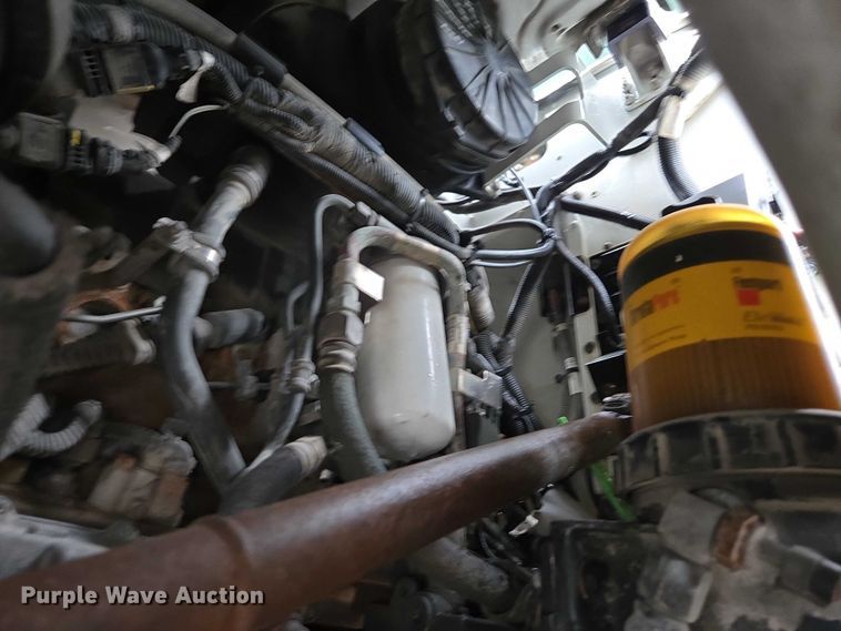 image for item DU2543 2013 Peterbilt 386 semi truck