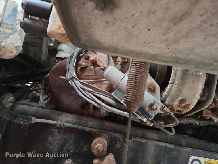 image for item DU2543 2013 Peterbilt 386 semi truck