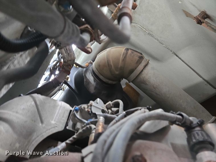 image for item DU2543 2013 Peterbilt 386 semi truck