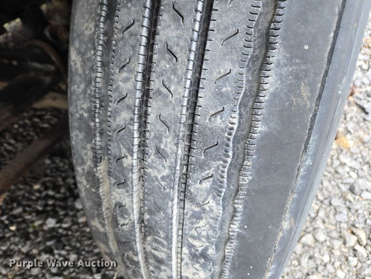 image for item DU2543 2013 Peterbilt 386 semi truck