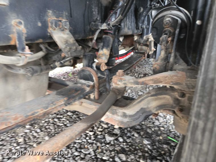 image for item DU2543 2013 Peterbilt 386 semi truck