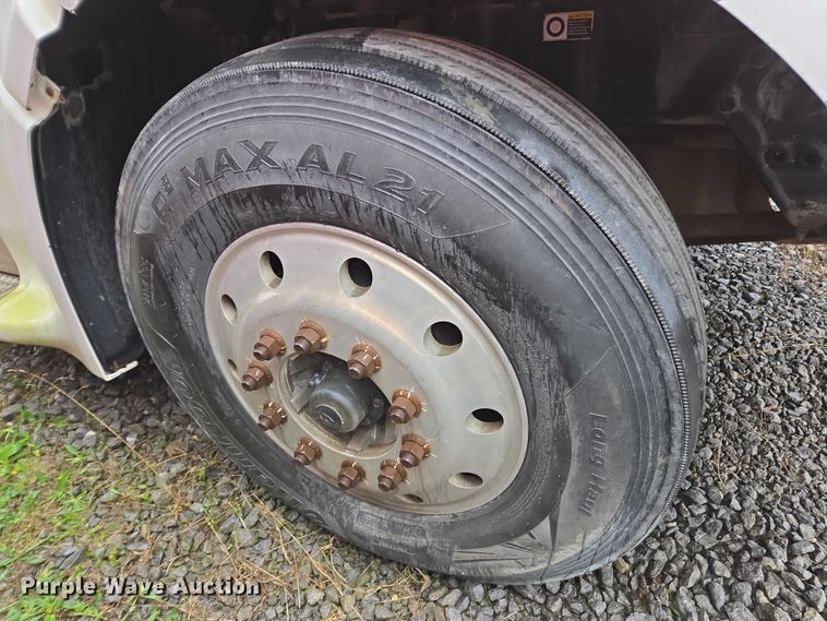 image for item DU2543 2013 Peterbilt 386 semi truck