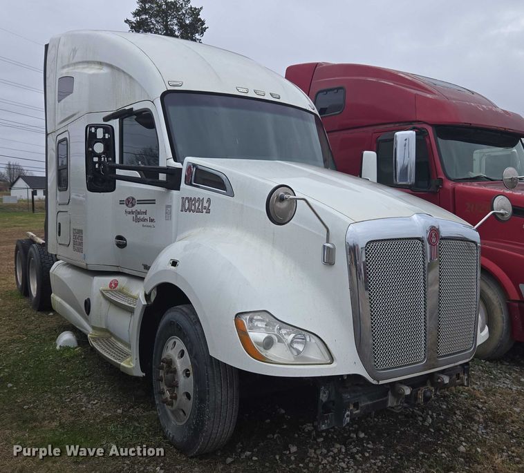 image for item DU2545 2014 Kenworth T680 semi truck