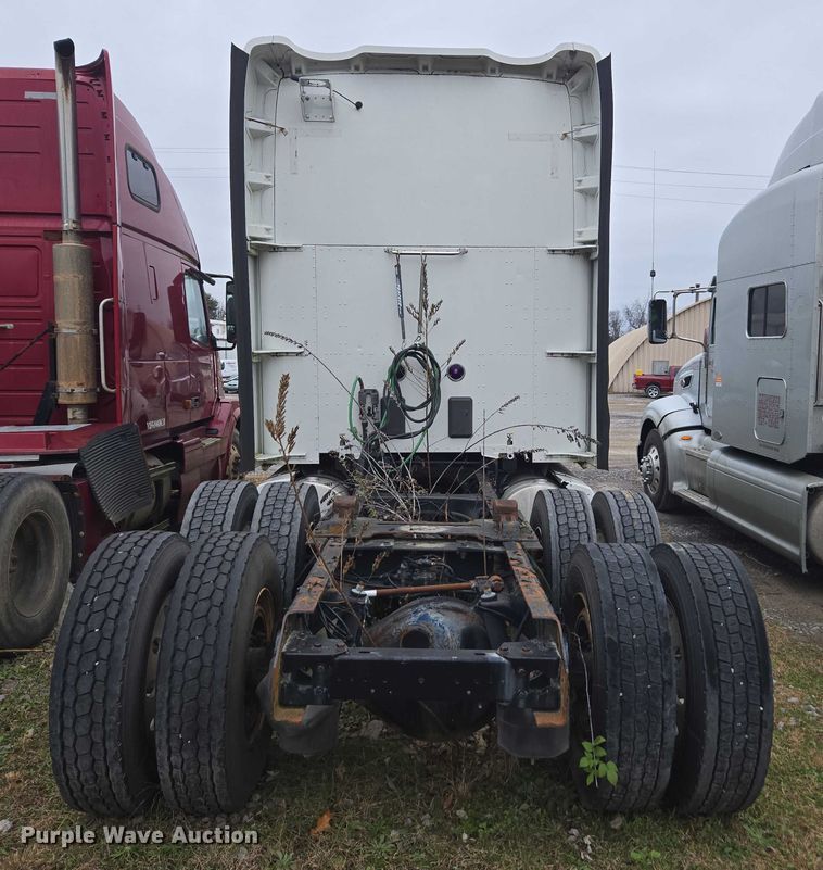 image for item DU2545 2014 Kenworth T680 semi truck