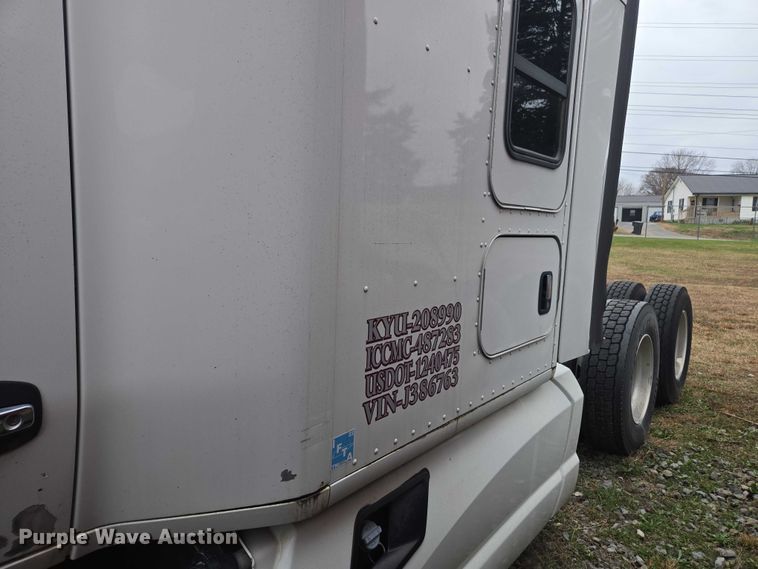 image for item DU2545 2014 Kenworth T680 semi truck