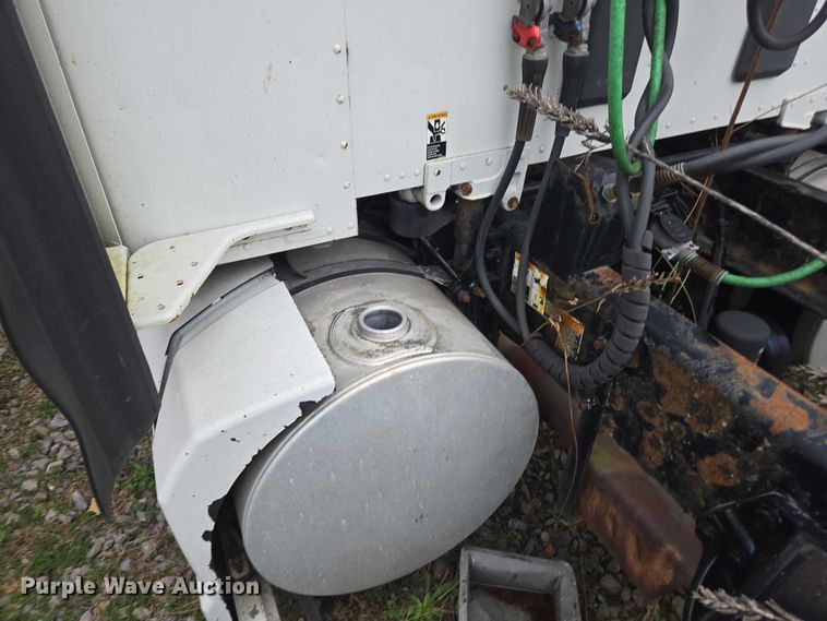 image for item DU2545 2014 Kenworth T680 semi truck