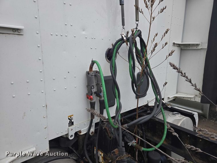 image for item DU2545 2014 Kenworth T680 semi truck