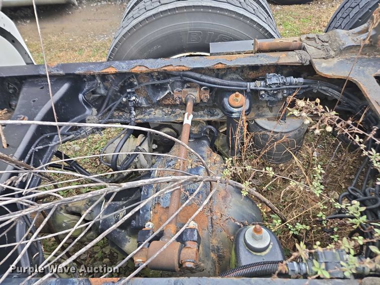 image for item DU2545 2014 Kenworth T680 semi truck