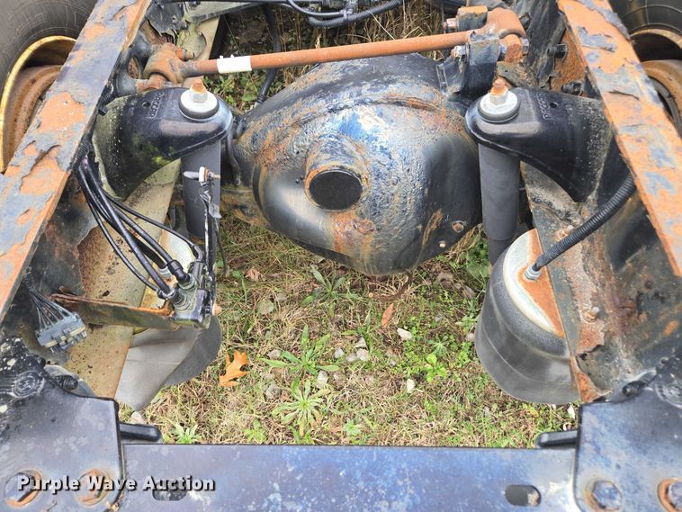 image for item DU2545 2014 Kenworth T680 semi truck