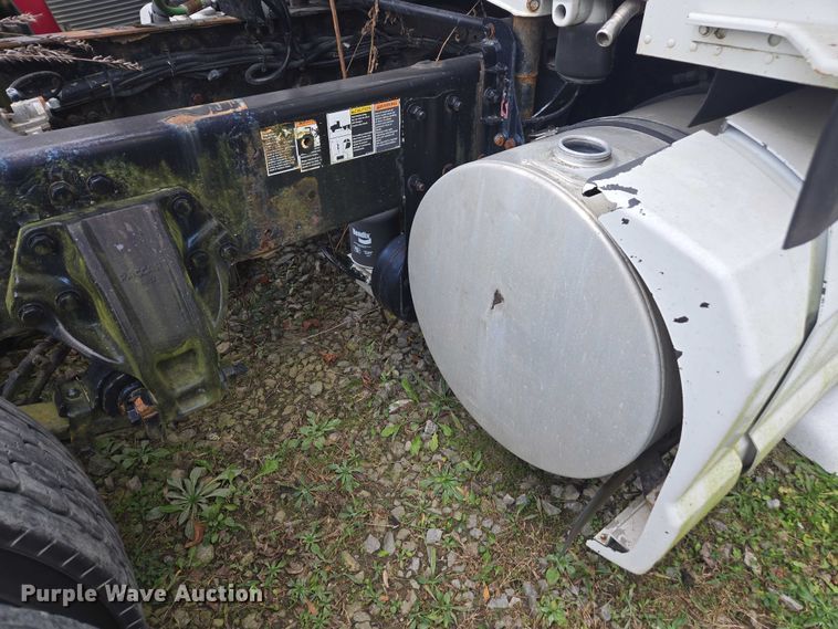 image for item DU2545 2014 Kenworth T680 semi truck