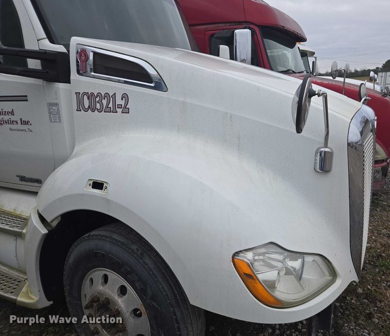 image for item DU2545 2014 Kenworth T680 semi truck