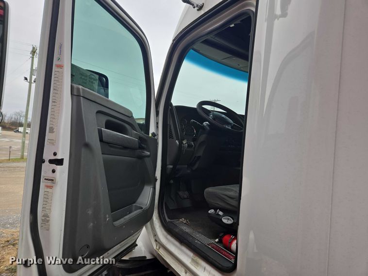 image for item DU2545 2014 Kenworth T680 semi truck