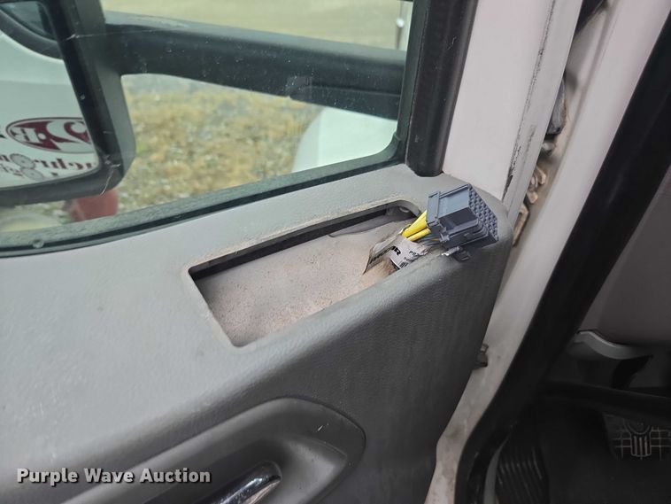 image for item DU2545 2014 Kenworth T680 semi truck