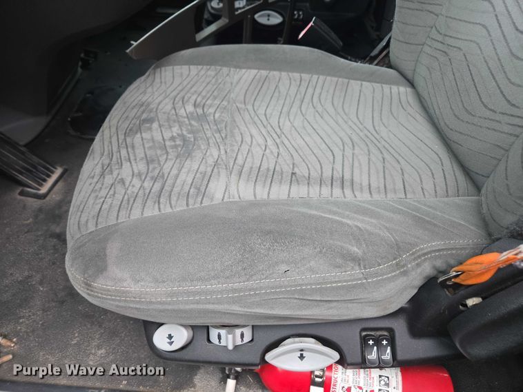 image for item DU2545 2014 Kenworth T680 semi truck