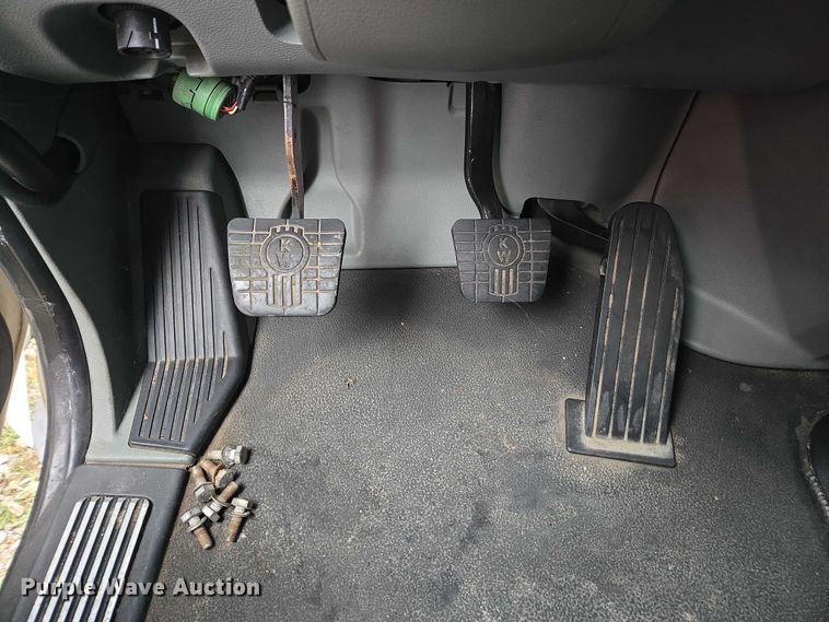 image for item DU2545 2014 Kenworth T680 semi truck