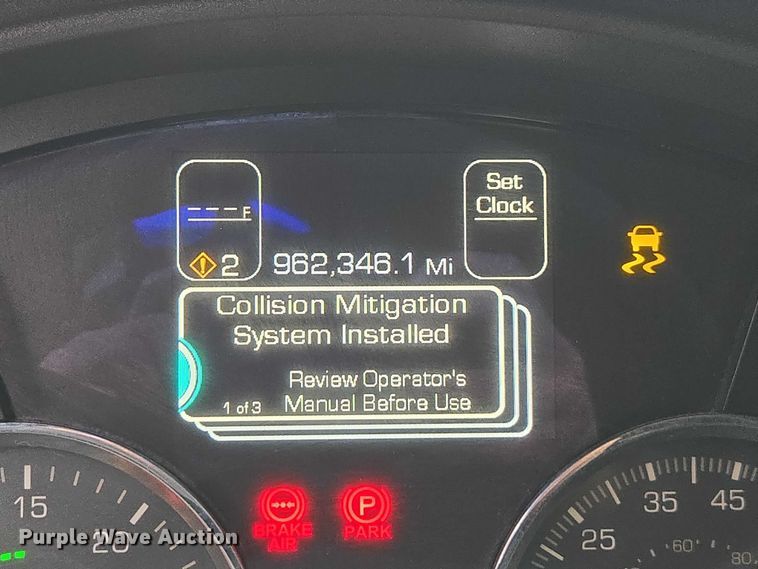 image for item DU2545 2014 Kenworth T680 semi truck