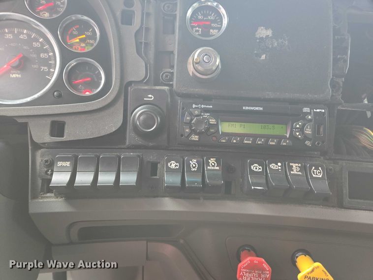 image for item DU2545 2014 Kenworth T680 semi truck