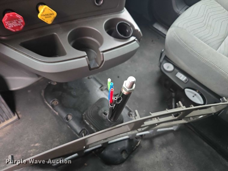 image for item DU2545 2014 Kenworth T680 semi truck