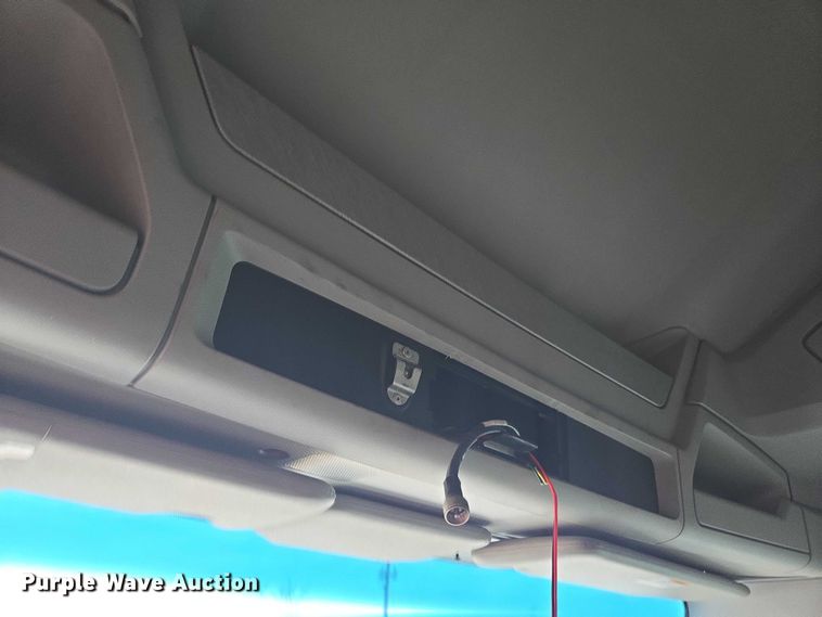 image for item DU2545 2014 Kenworth T680 semi truck