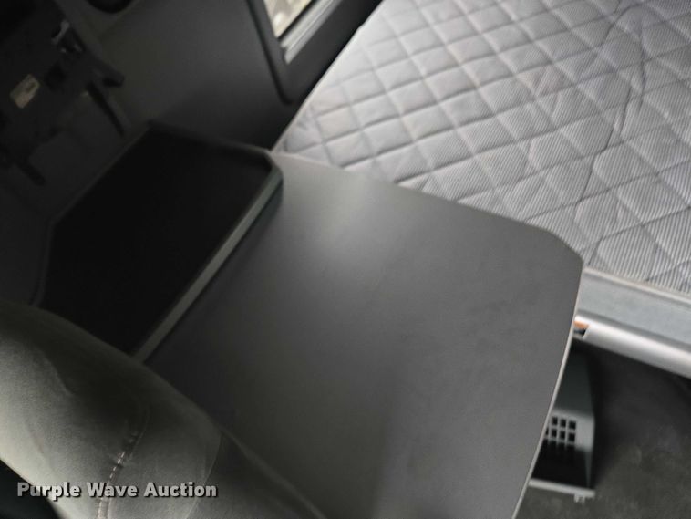 image for item DU2545 2014 Kenworth T680 semi truck