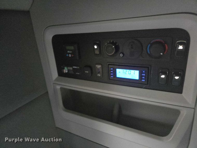 image for item DU2545 2014 Kenworth T680 semi truck