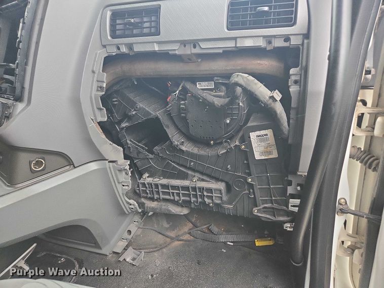 image for item DU2545 2014 Kenworth T680 semi truck