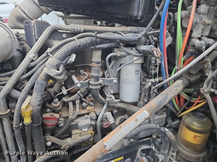 image for item DU2545 2014 Kenworth T680 semi truck