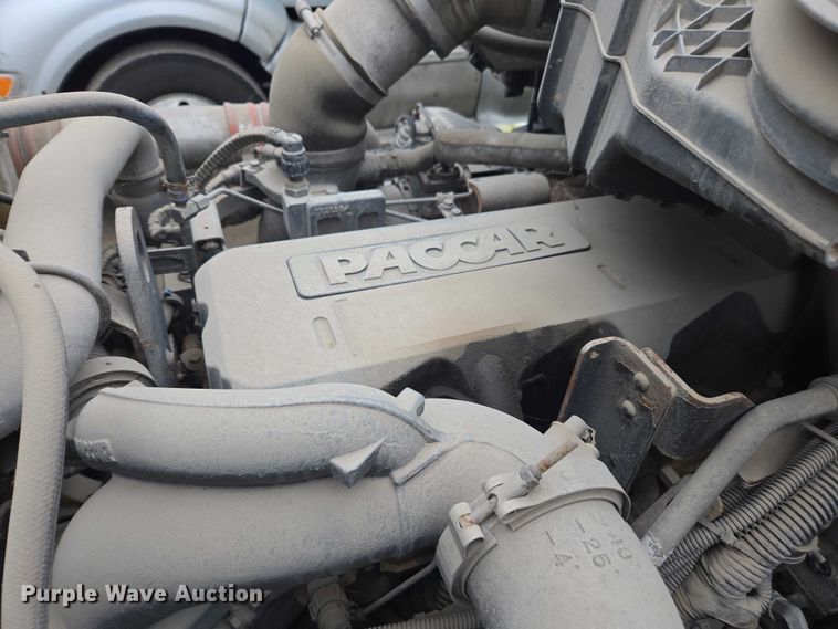 image for item DU2545 2014 Kenworth T680 semi truck