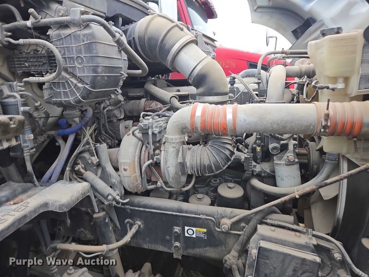 image for item DU2545 2014 Kenworth T680 semi truck