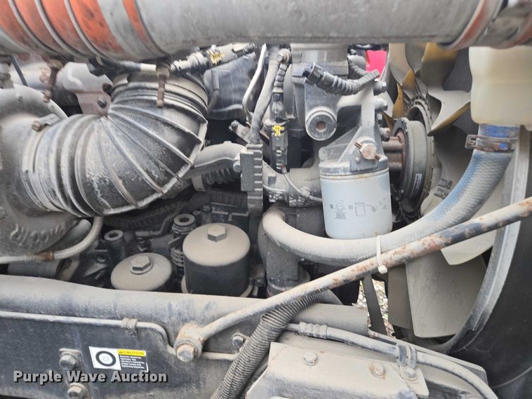 image for item DU2545 2014 Kenworth T680 semi truck